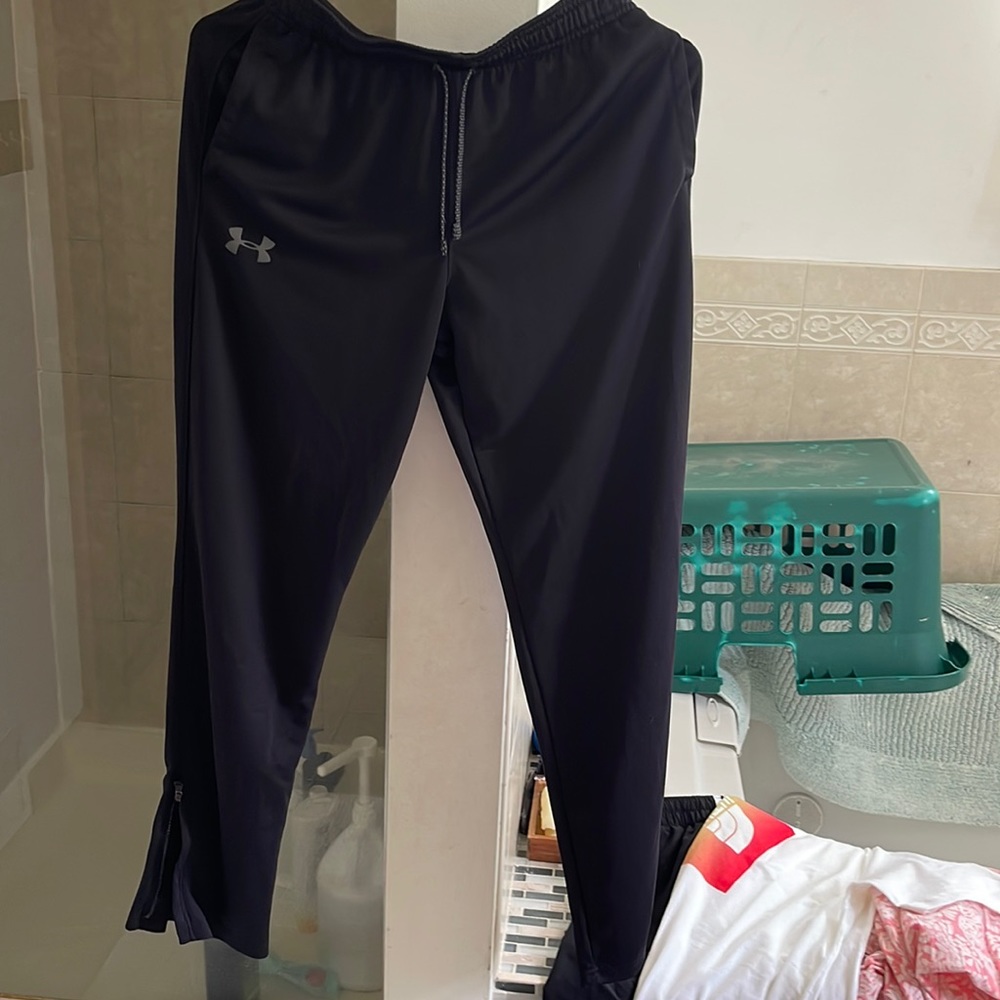 Boys large under armor, black lightweight mesh breathable wick away sweatpants